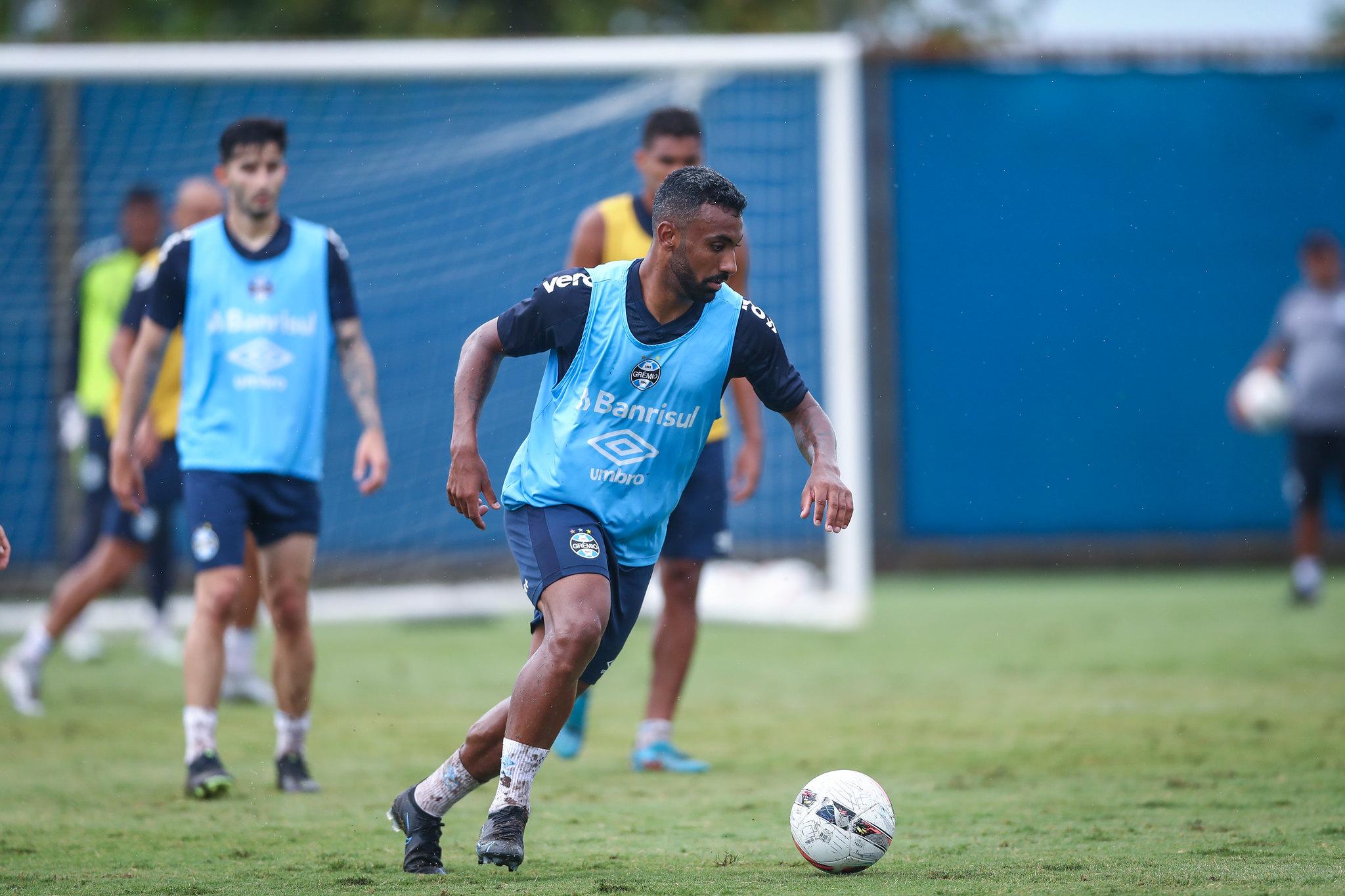Everton Galdino em treino do Gr&ecirc;mio nesta sexta-feira