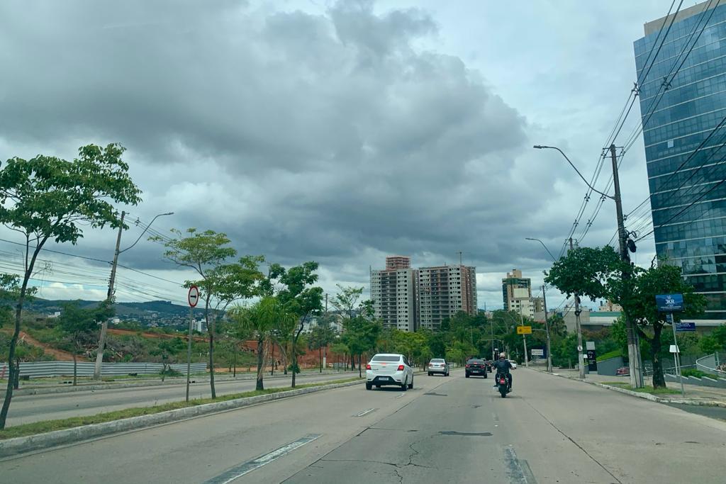 Domingo ser&aacute; de muitas nuvens em algumas regi&otilde;es, embora ocorra aberturas de sol em parte do RS