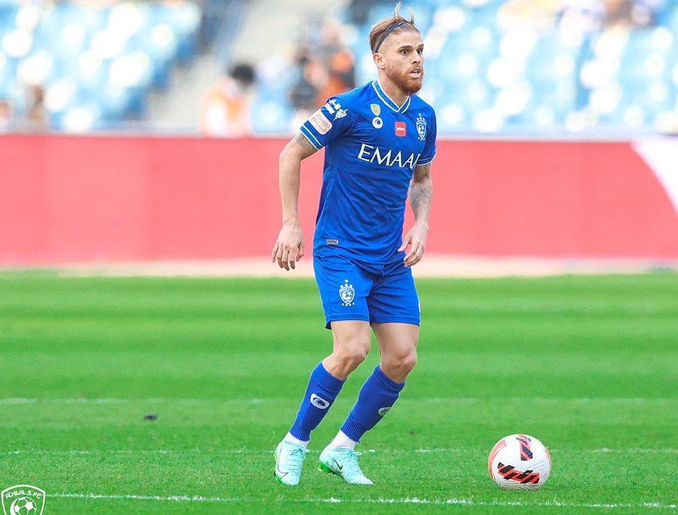 Inter mira contrata&ccedil;&otilde;es de volante e meia ap&oacute;s confirma&ccedil;&atilde;o de Valencia 