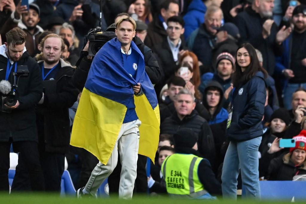 Mykhailo Mudryk compareceu ao Stamford Bridge neste domingo