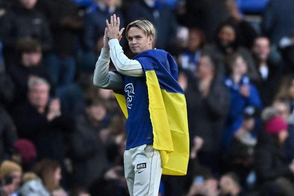 Mykhaylo Mudryk esteve no Stamford Bridge nesse domingo