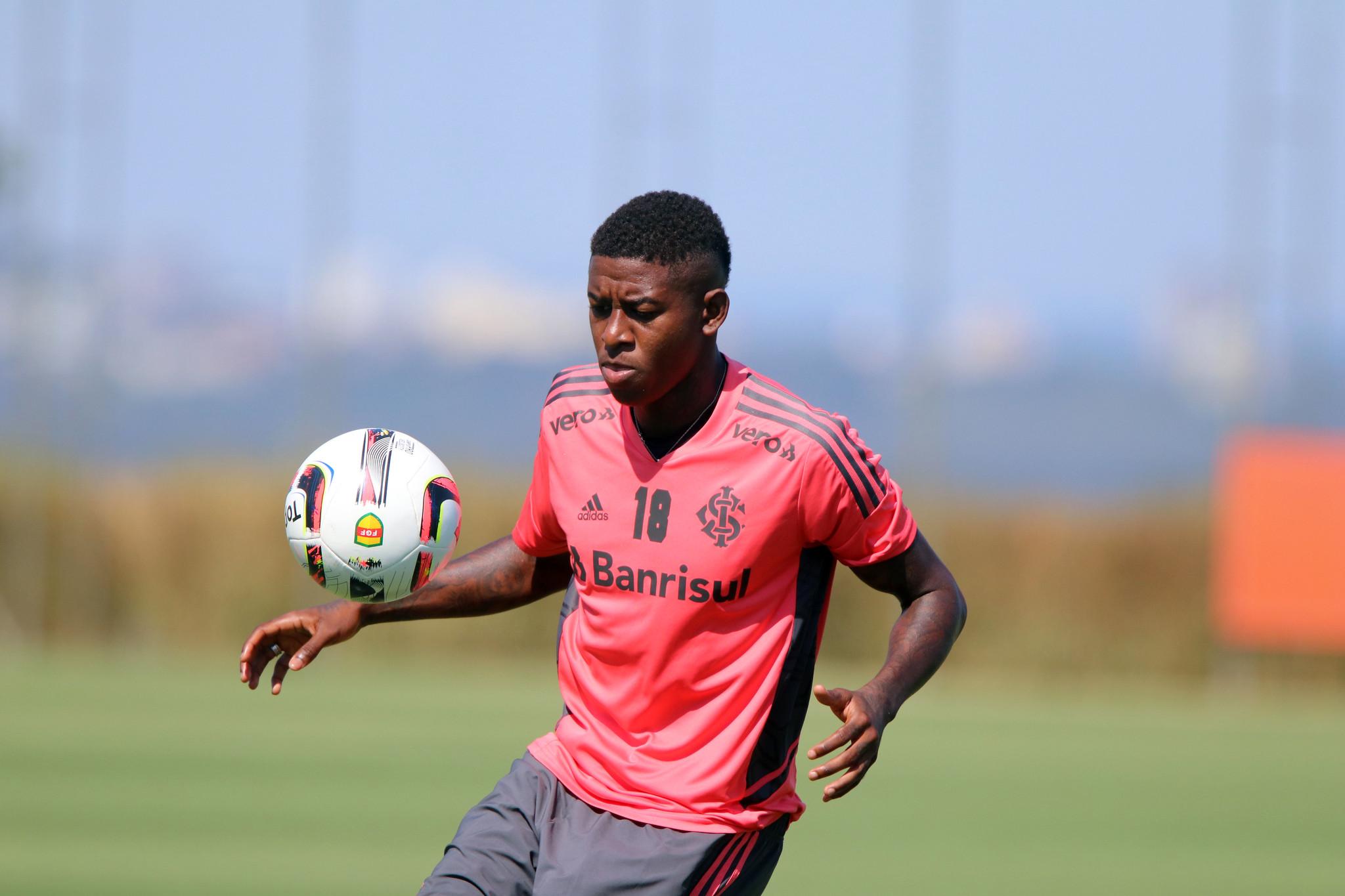 Inter renova contrata de Vit&atilde;o at&eacute; 2024