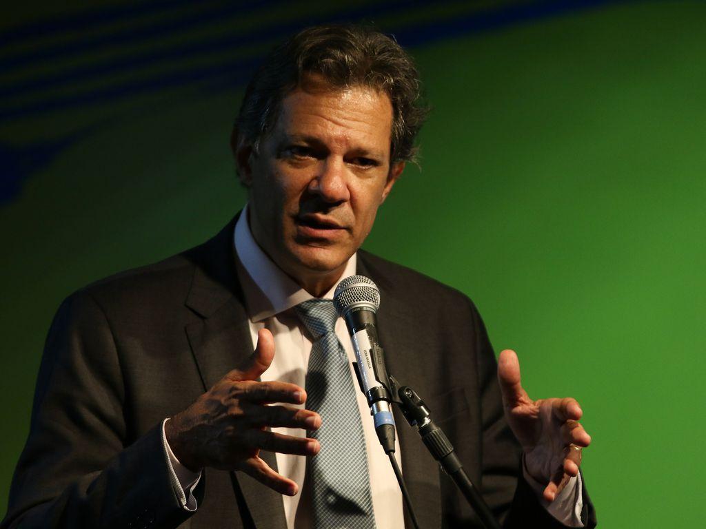 Haddad defende buscar "o equil&iacute;brio para n&atilde;o desamparar a sustentabilidade social e fiscal"