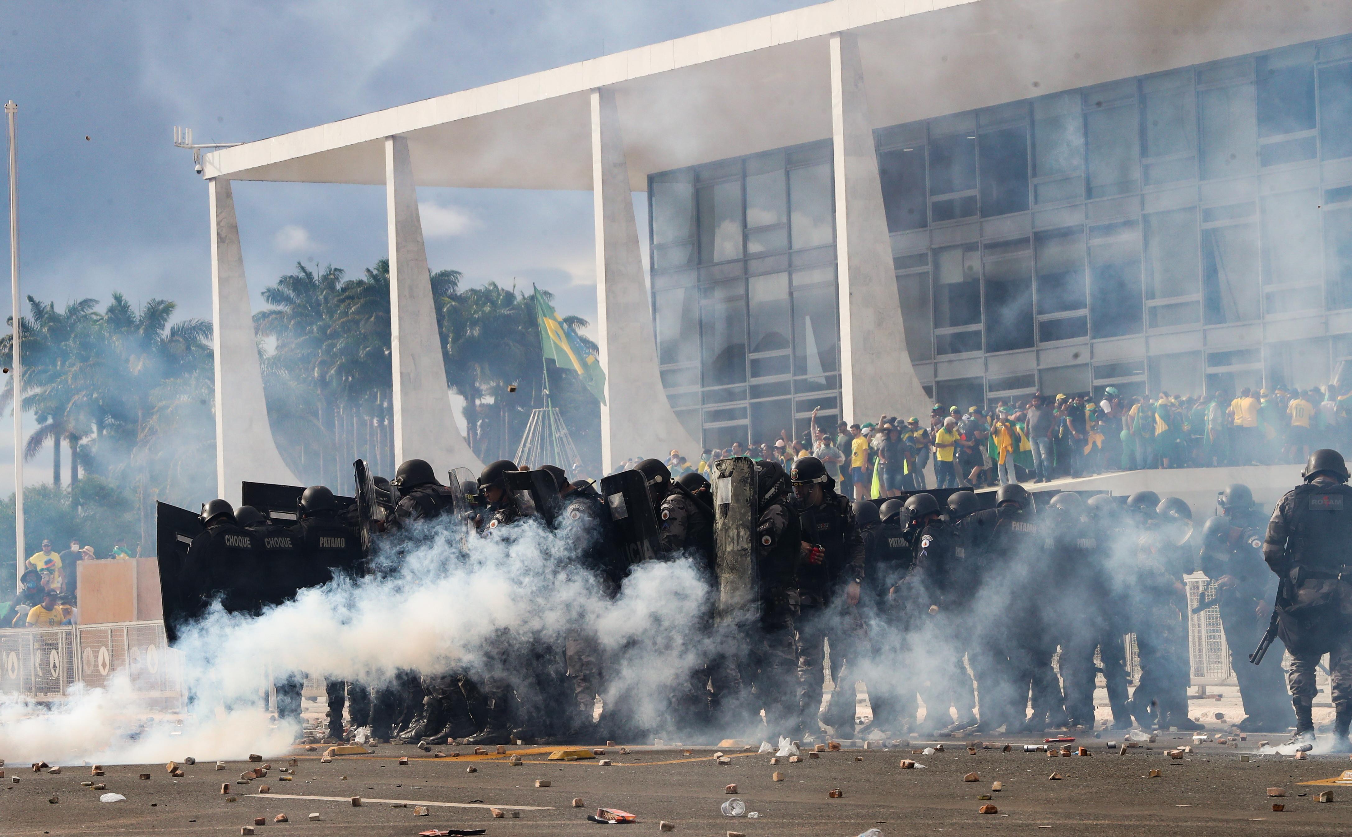STF conclui julgamento e torna r&eacute;us mais 245 denunciados pelos atos extremistas de janeiro