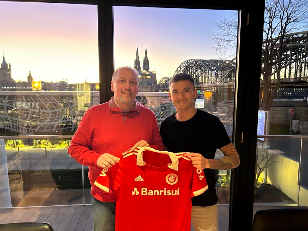 Ar&aacute;nguiz retorna ao Inter ap&oacute;s oito anos