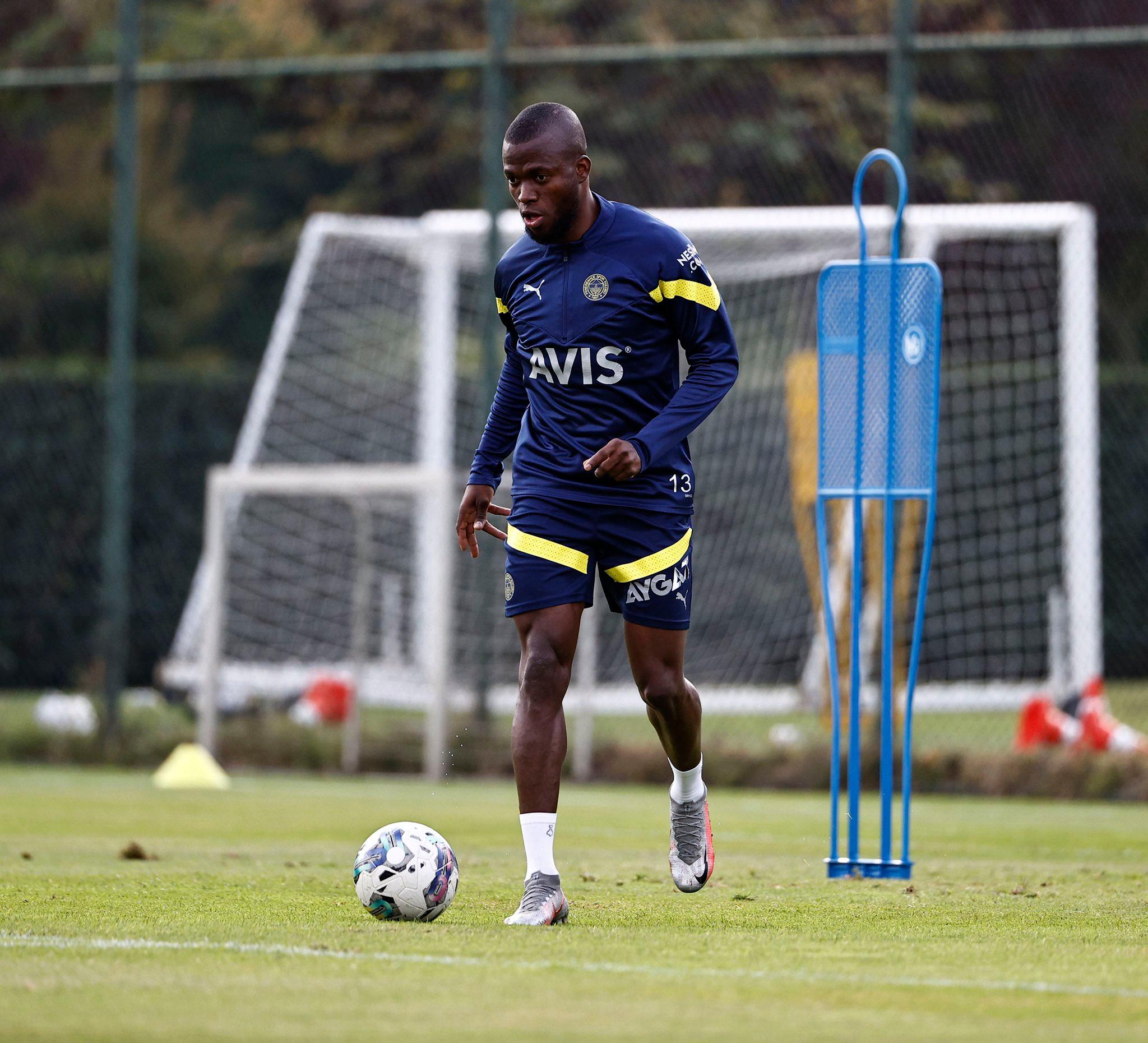 Valencia tem v&iacute;nculo com os turcos at&eacute; junho