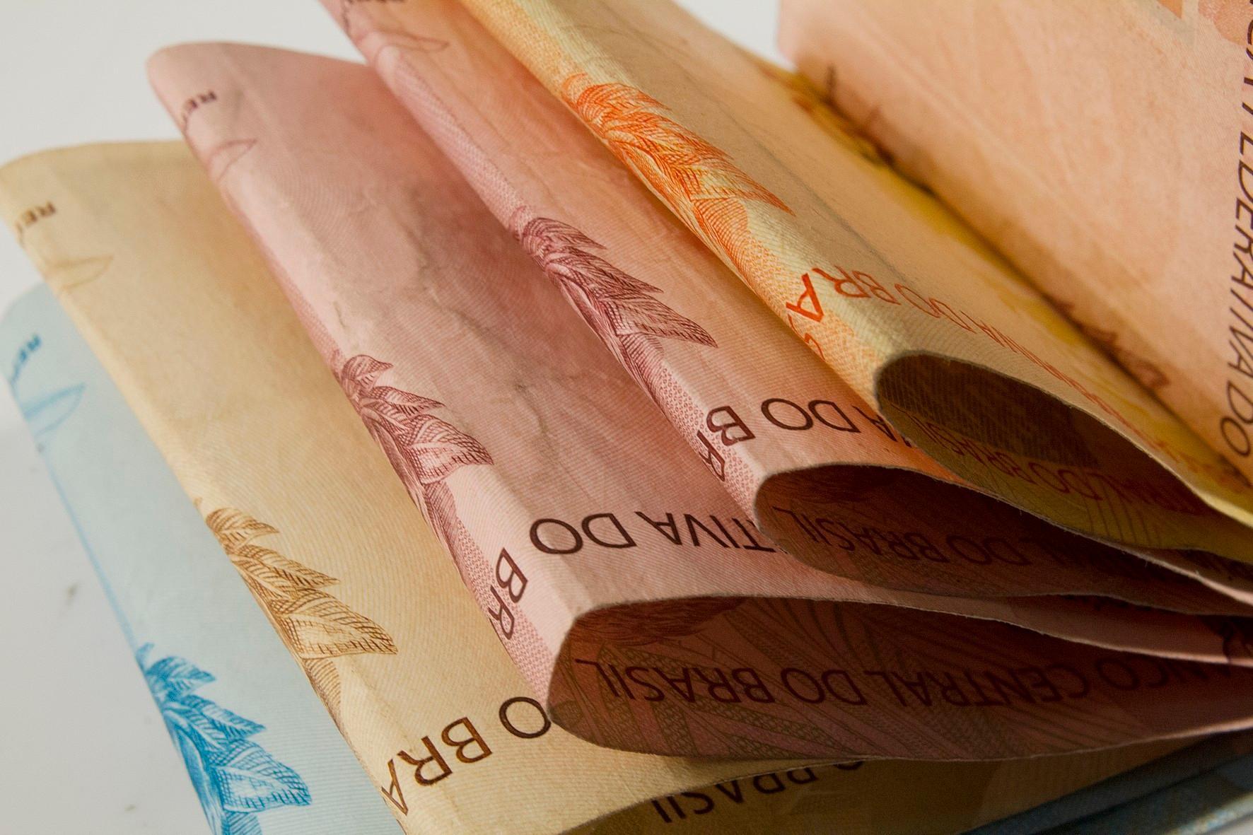 Brasileiros enfrentam problemas para pagar d&iacute;vidas