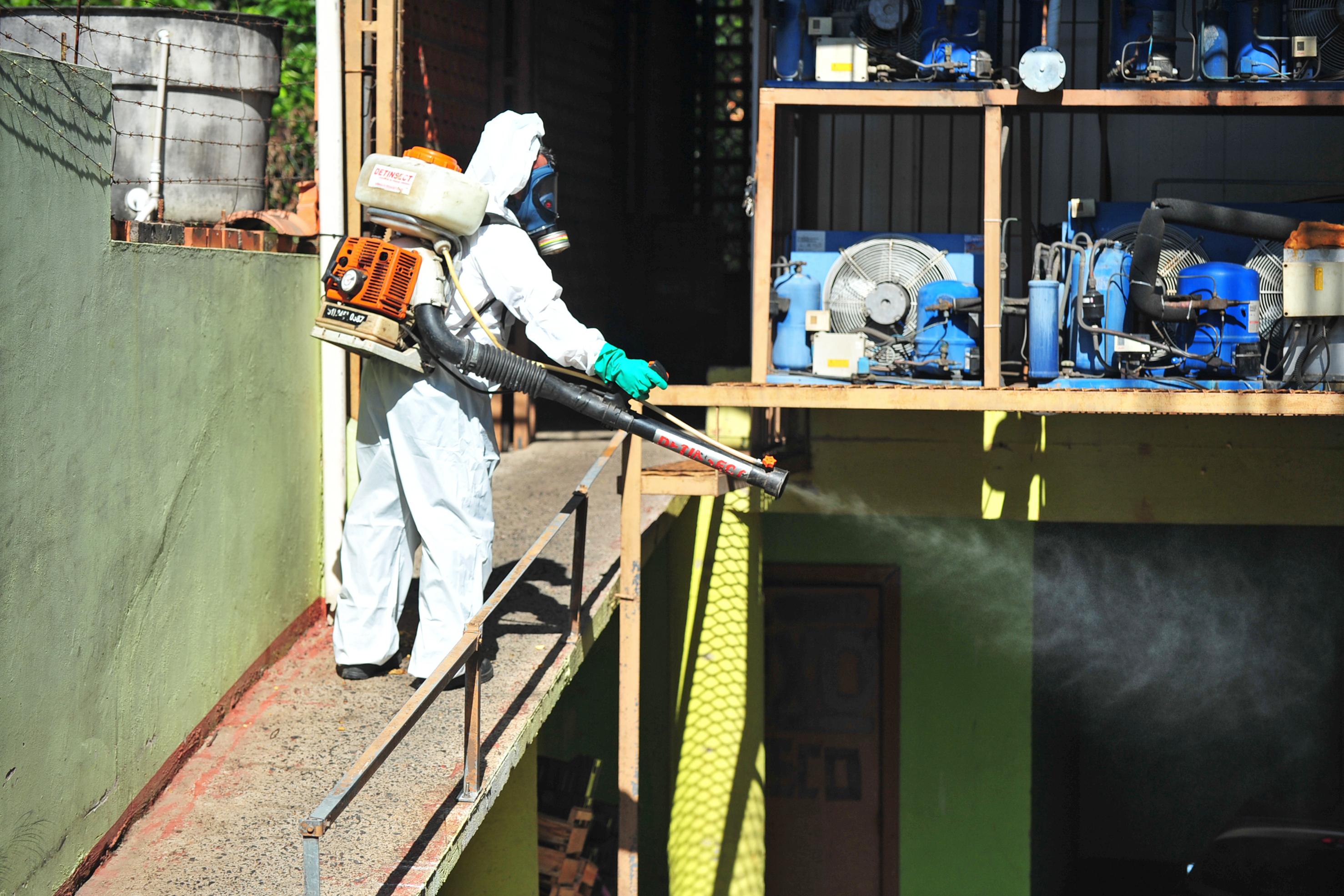 Falta inseticida para combater o mosquito da dengue, zika e chikungunya