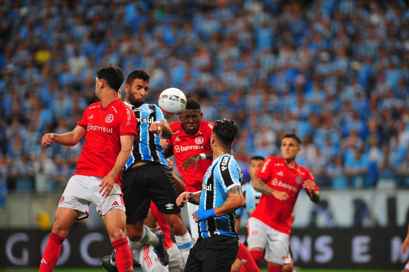 O Gre-Nal 438 terminou com vit&oacute;ria gremista por 2 a 1