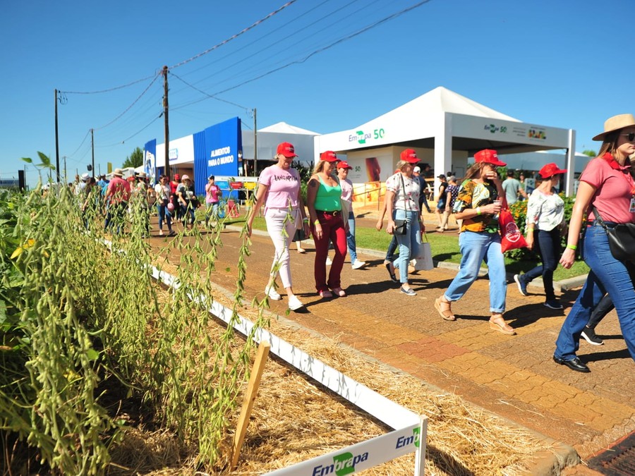 Cotrijal reuniu 170 mulheres associadas em visita guiada pelo parque Cotrijal reuniu 170 mulheres associadas em visita guiada pelo parque