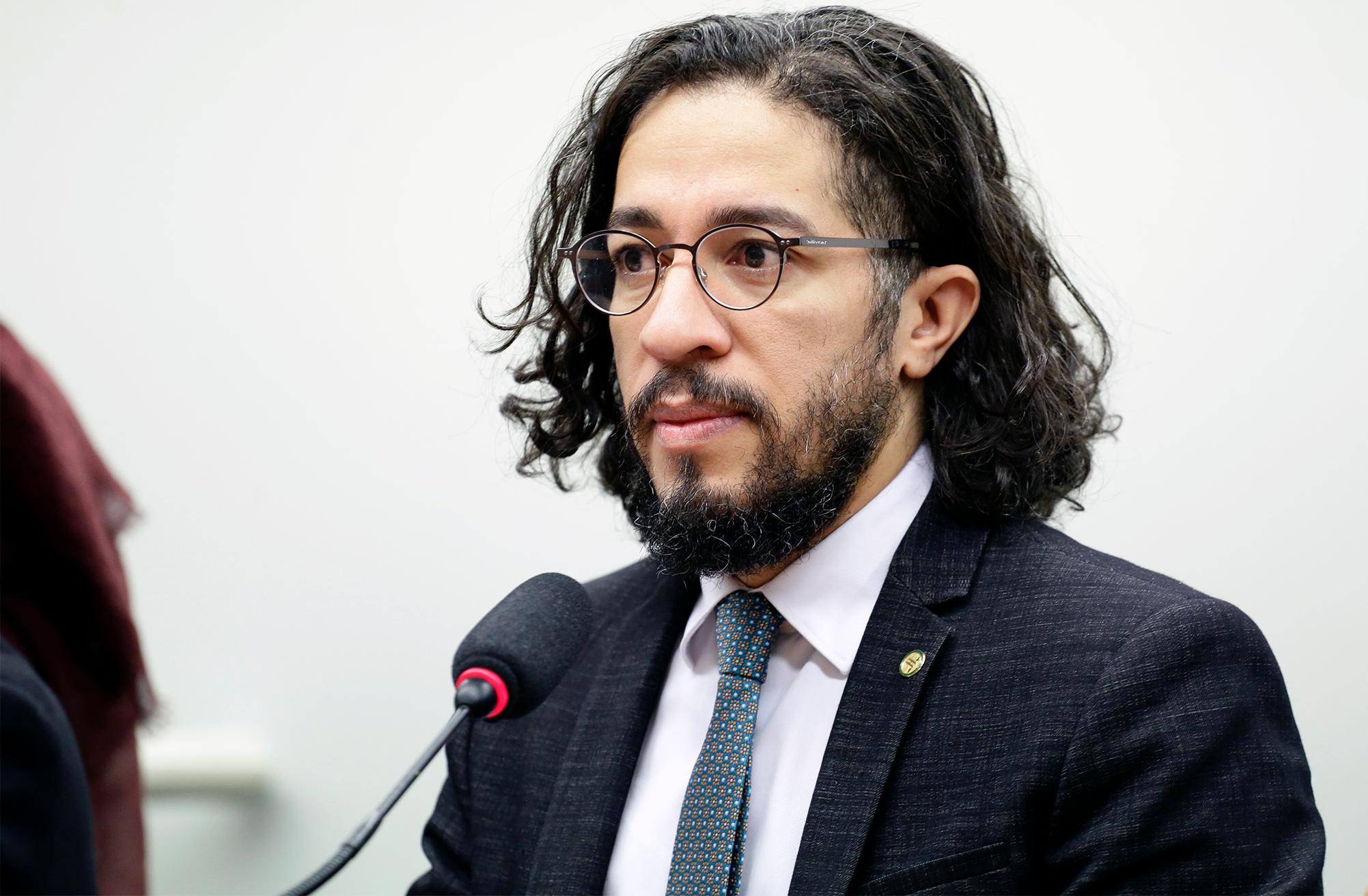 Justi&ccedil;a determina que Twitter remova publica&ccedil;&atilde;o de Jean Wyllys contra Eduardo Leite 