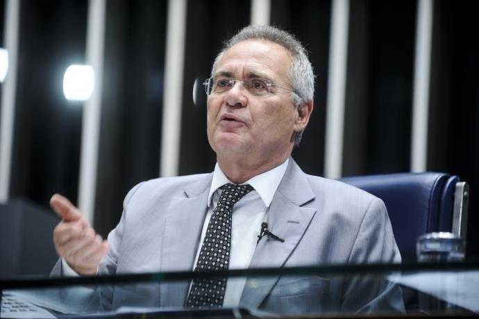 Senador evitou comentar a poss&iacute;vel demiss&atilde;o de seu filho da pasta dos Transportes