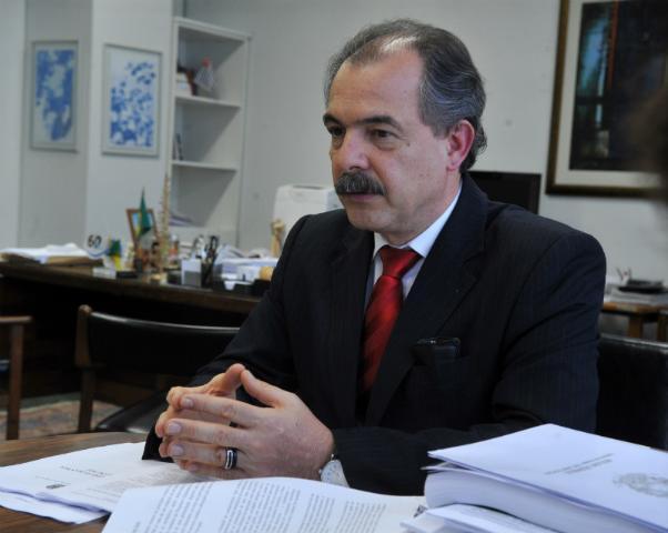  Mercadante voltou a defender pol&iacute;ticas industriais e a redu&ccedil;&atilde;o da taxa b&aacute;sica de juros