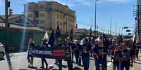 Manifestantes protestaram contra o fim da porta giratória em agências bancárias