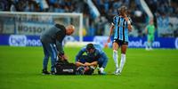 Jogador sentiu dores e precisou ser substituído na partida contra o Cruzeiro pela Copa do Brasil