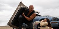 Dom Toretto (Vin Diesel) vive situações que são totalmente contrárias as leis da física