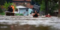 Moradores foram resgatados pela Defesa Civil em Passo Fundo