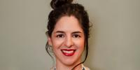 Karine Freire é doutora em Design pela PUC-Rio, com formação nas áreas de yoga e saúde integral
