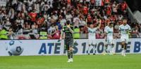 Jogando em casa e com apoio da torcida, Inter se complicou diante do Coritiba