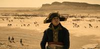 O ator Joaquin Phoenix interpreta Napoleão