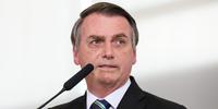 Bolsonaro critica STF por suspender piso salarial da enfermagem