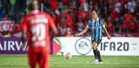 Geromel sofreu um problema físico no Chile e Grêmio não revelou situação do zagueiro