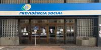 Fila de espera por benefícios do INSS volta a aumentar neste ano