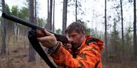 Nikolaj Coster-Waldau vive ex-caçador à procura da filha desaparecida