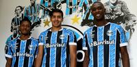 Rivas (E), Garcete e Velasco estavam treinando há três semanas no Grêmio e hoje assinaram os contratos
