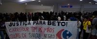 Manifestação ocorreu em uma filial da rede de supermercados Carrefour, dentro de um shopping na zona norte do Rio de Janeiro