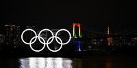 Anéis olímpicos gigantes retornam ao espaço público em Tóquio