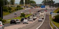 Movimento na freeway rumo ao Litoral Norte está intenso nesta véspera de Ano Novo