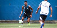 Zagueiro Rodrigues deve ser o companheiro de Kannemann contra o Palmeiras, na sexta-feira, em São Paulo