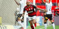Flamengo segue vivo na briga pelo título