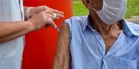 Cerca de 43,4 mil idosos com 90 anos ou mais tomaram a primeira dose da vacina ainda em janeiro