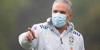 Treinador foi imunizado a partir do critério da Prefeitura do Rio de Janeiro de proteger os profissionais de educação física nesta data