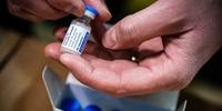 Autoridades vão investigar possível relação entre doença e vacina de dose única