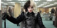 Emma Stone como Cruella DeVil.