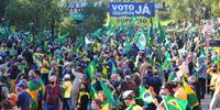 Apoiadores de Bolsonaro defendem voto impresso durante ato em Porto Alegre 