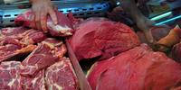 O alto preço da carne bovina, tem desestimulado a compra dessa proteína animal.