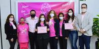 Liga Feminina de Combate ao Câncer com a presidência da Câmara e o autor da Moção de Aplauso