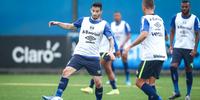 Discrição e eficiência marcam atuações de Villasanti pelo Grêmio 