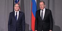 Secretario de Estado Americano, Antony Blinken, e o ministro russo Serguei Lavrov