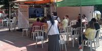 As tendas estão colocadas no calçadão ao lado da Praça Saldanha Marinho