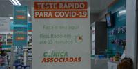 Farmacêuticos relatam aumento na procura por testes rápidos em Porto Alegre   