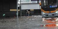 Chuvas causaram pontos de alagamento em Porto Alegre nessa quarta 