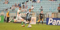 Camisa 10 sentiu a coxa e deixou o campo no começo do segundo tempo