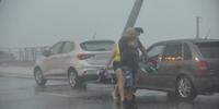 Forte temporal atingiu Porto Alegre na tarde deste domingo