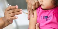 Nesta estratégia, as duas vacinas – tríplice viral e influenza – serão ofertadas para administração 