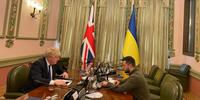 Boris Johnson reúne-se com Zelensky 